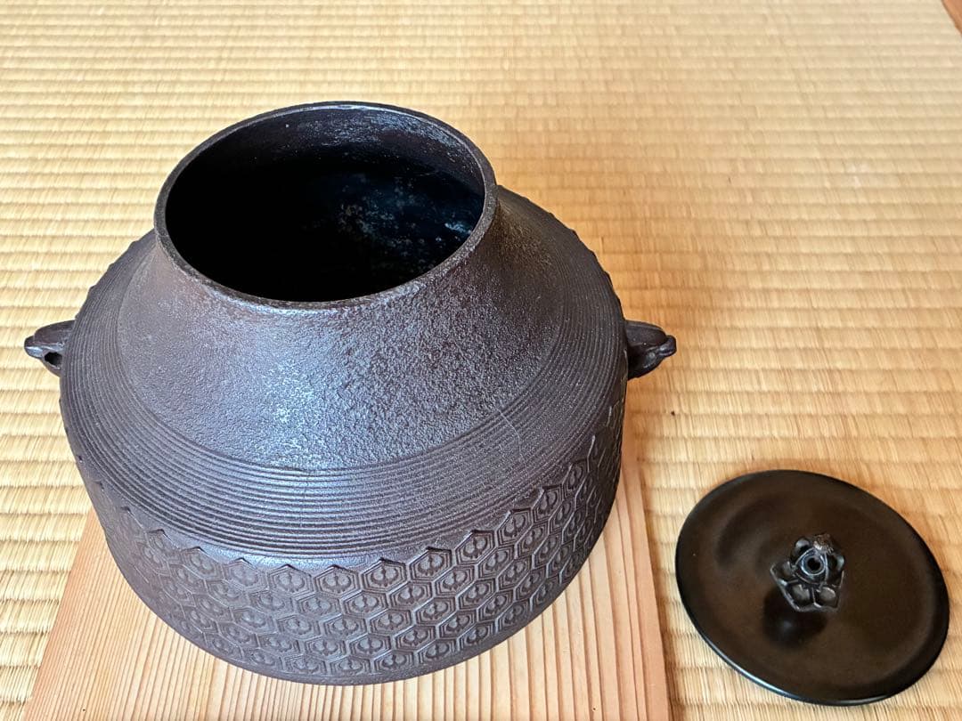 茶道具　『亀甲鶴紋 独楽釜』鉄製茶釜 人間国宝 高橋敬典造