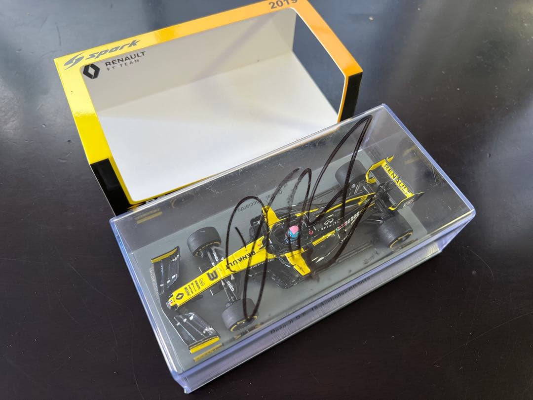 F1 Renault RS19 2019年ダニエルリカルド直筆サイン入り1:43