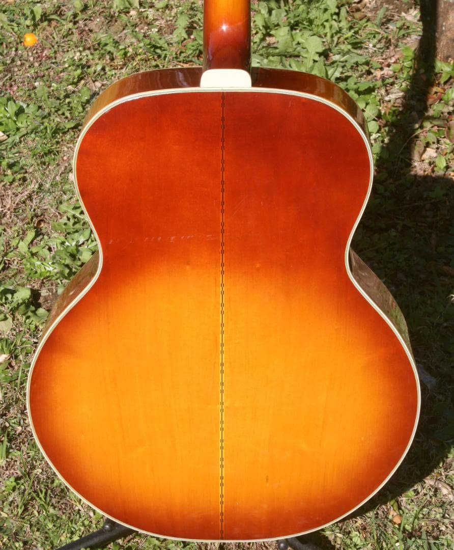 1970年代に日本の松本のマツモクで製造されたGranada J200モデル