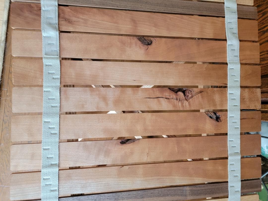 OUTSIDE INのクルカルテーブル