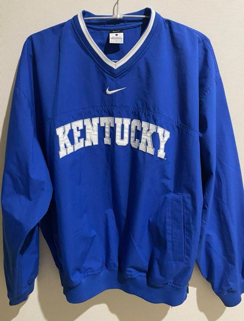 ナイロンプルオーバー