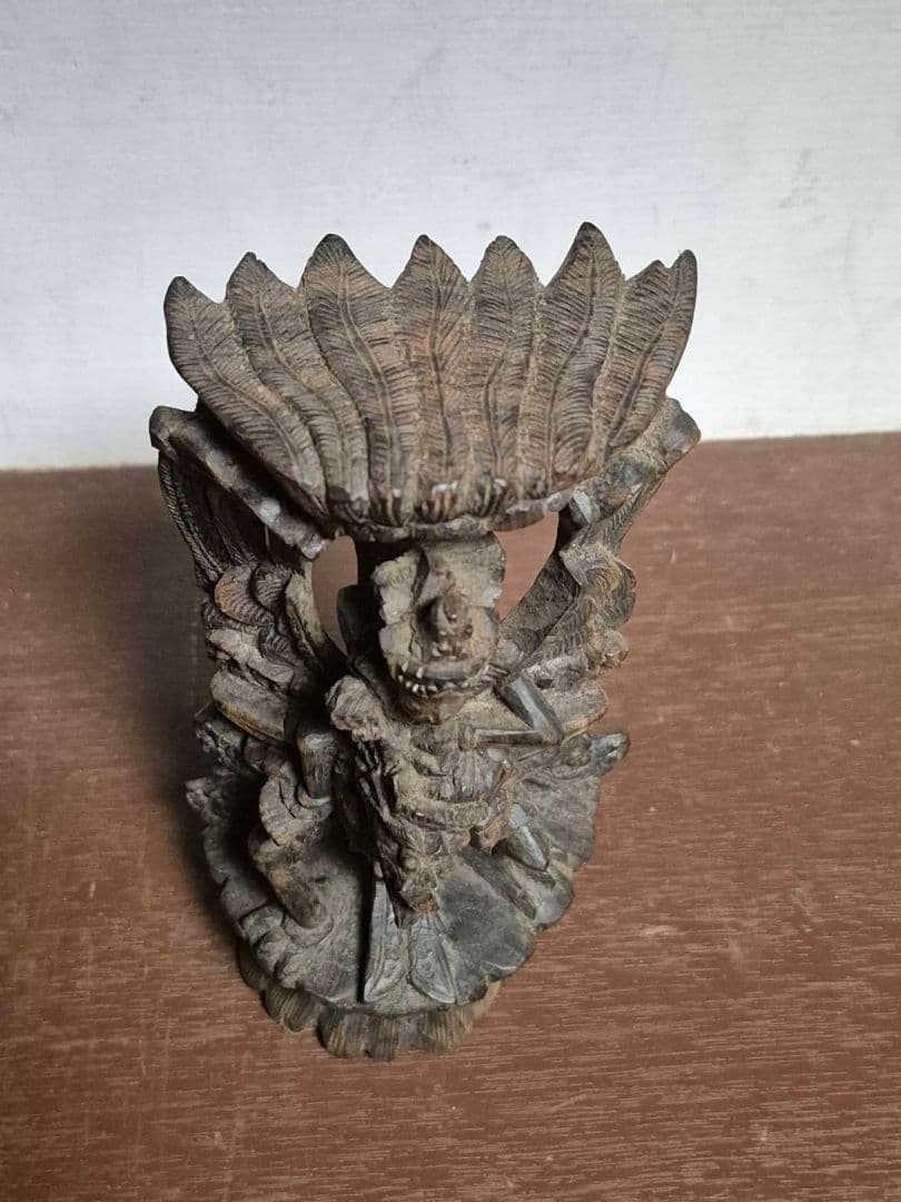 ヴィシュヌ神　ビシュヌ　ガルーダ　木彫　彫刻　仏教美術　ネパール美術