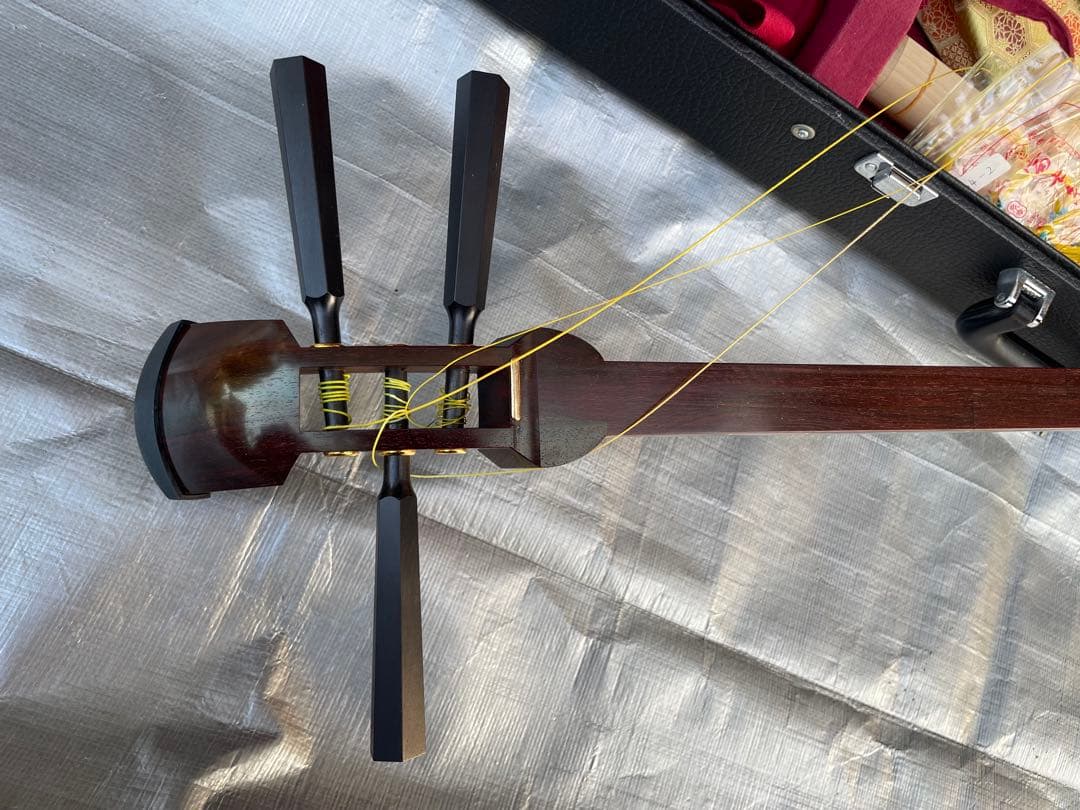 紅木三味線 ケース付 付属品一式 現状品