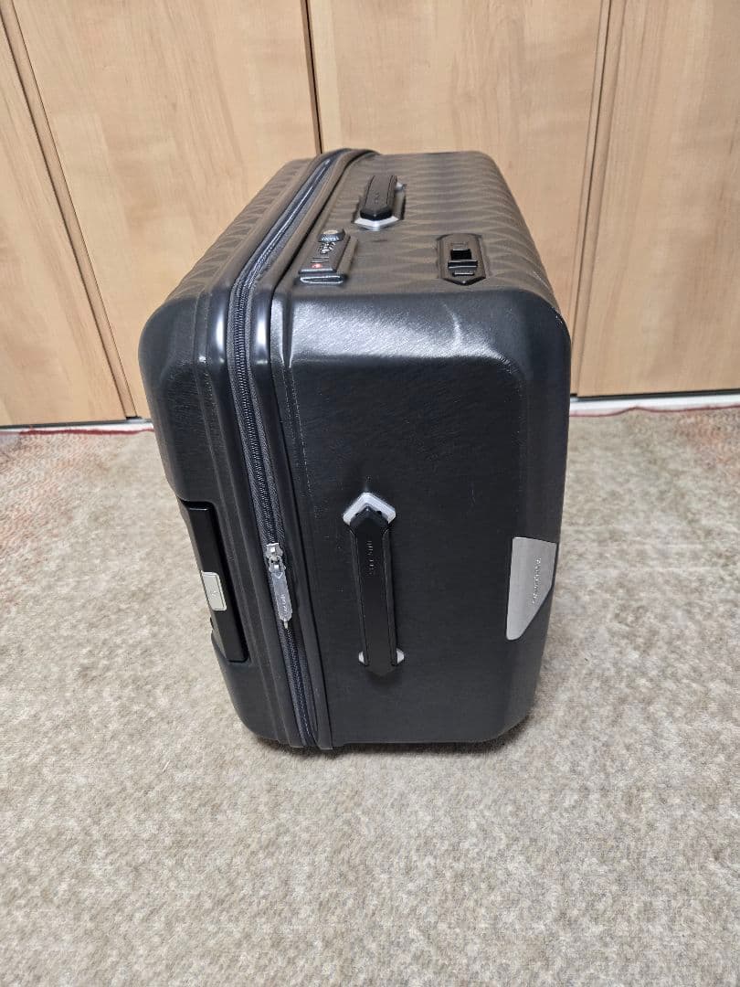 サムソナイト　ポリゴン　スーツケース