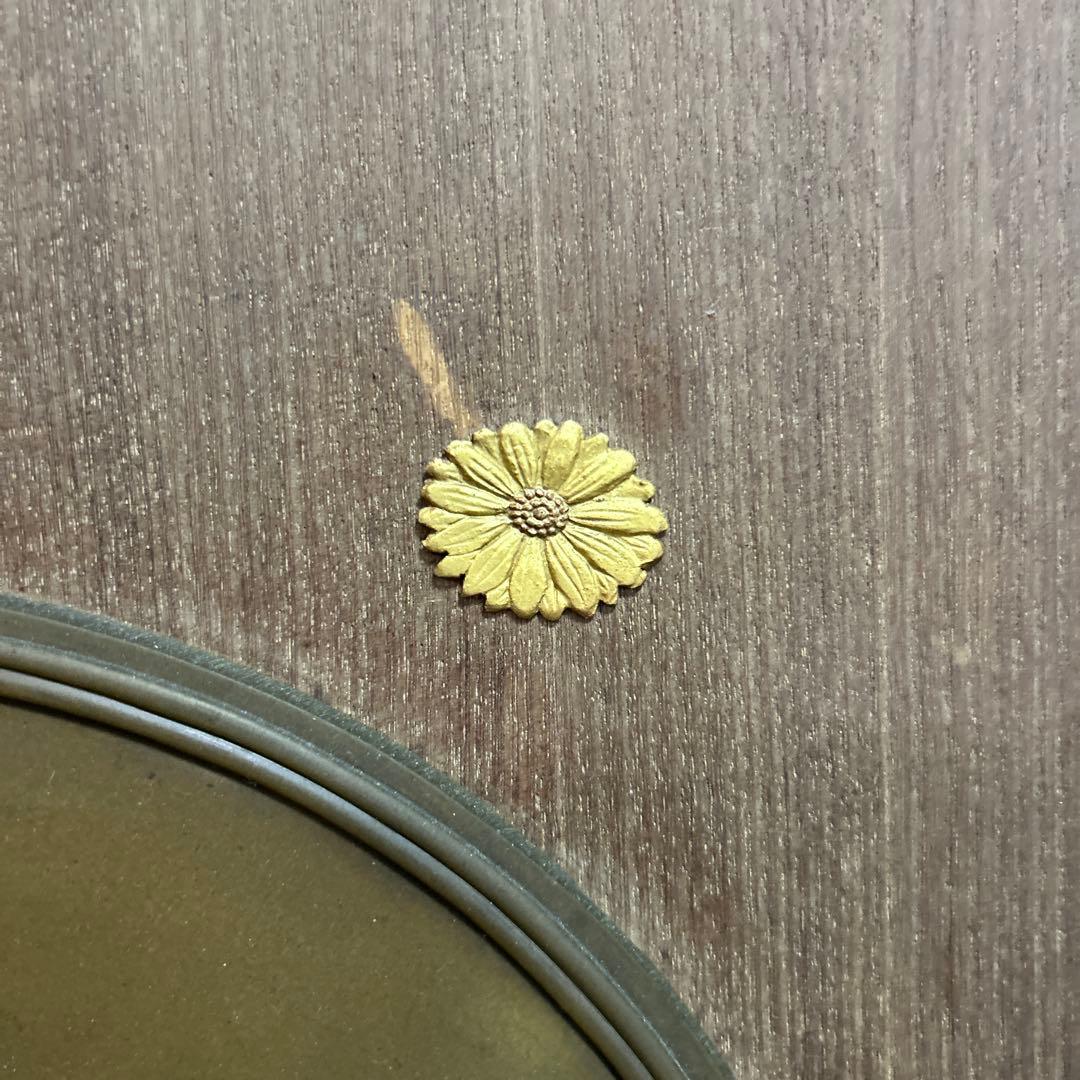 月夜？にたたずむ牛と蛙の銅と木製の壁掛け