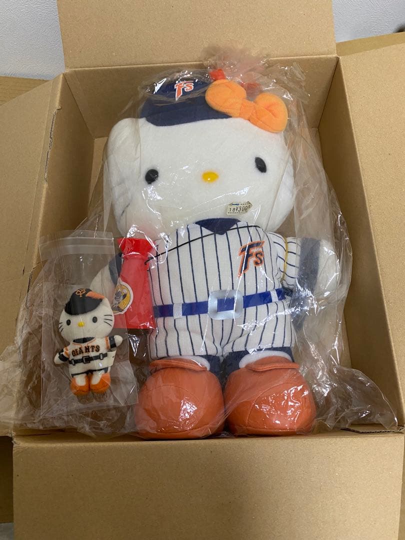 2000年製　新品　ハローキティ　日本ハムファイターズ ぬいぐるみ