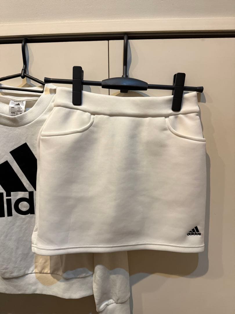 adidas トレーナーとスカートセット