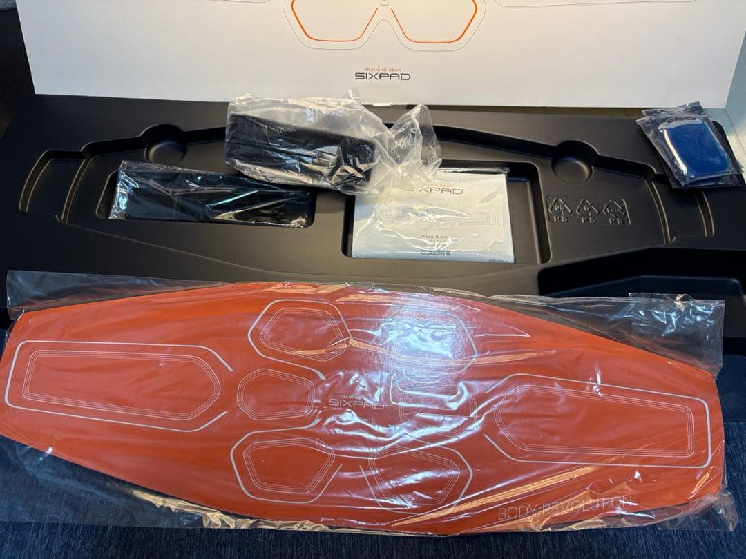 【月末SALE】【超美品】新品パッド付　シックスパッド　アブズベルト　S/M/L