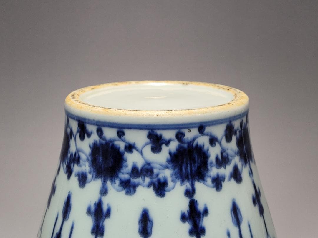 染付 吉祥花紋 花瓶 明清時代 高さ約17.7cm