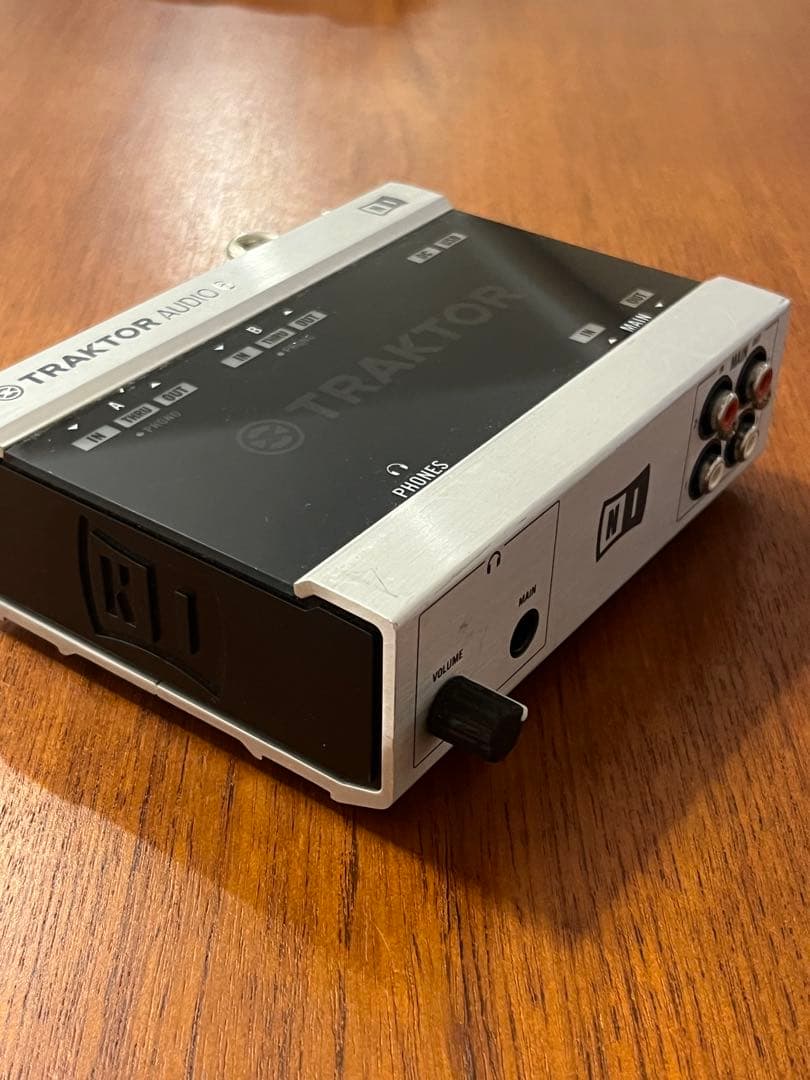TRAKTOR AUDIO 6 オーディオインターフェイス