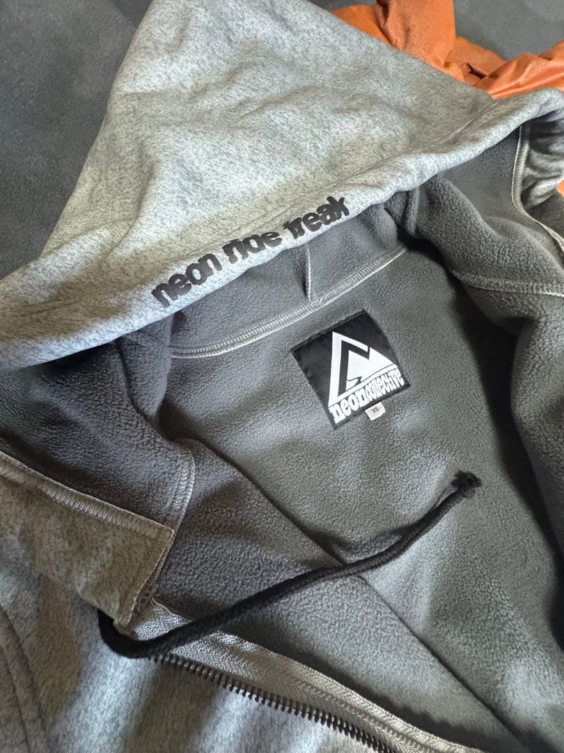 ❣️neoncollective オレンジ XSベストとグレーのフーディーセット❣️