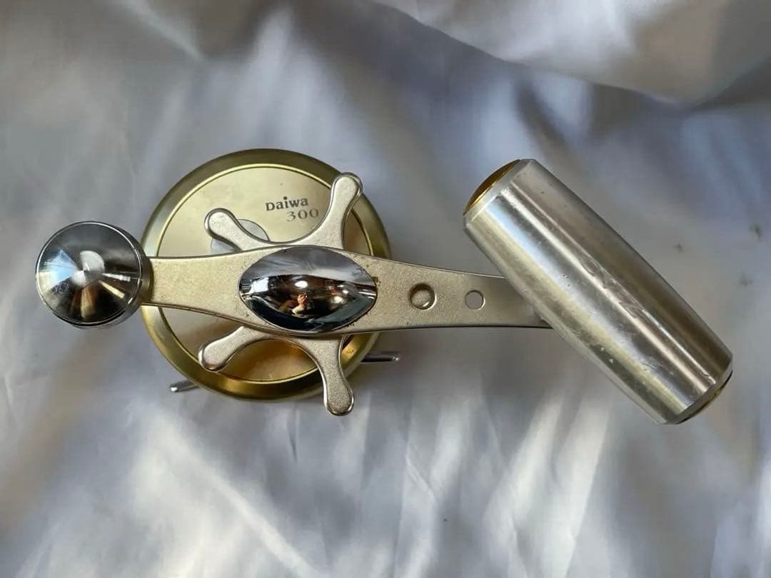 Daiwa 300 フィッシングリール ゴールド/シルバー
