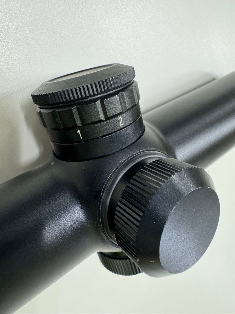 日本製　実銃用　スコープ　1ー4倍　Electro Visee II