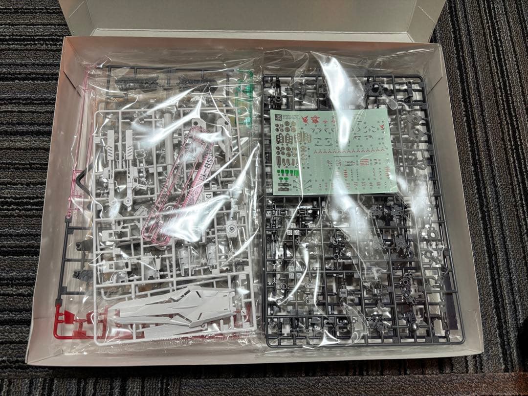 RG バンダイ　ニューガンダム　サザビー　Hiニューガンダム