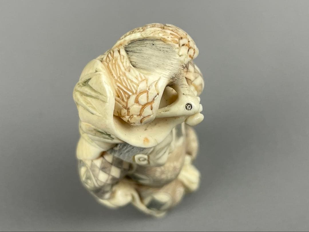 時代根付 極上細密彫り白材 マンモス牙製 作家物 中国美術 天然素材 在銘 美子