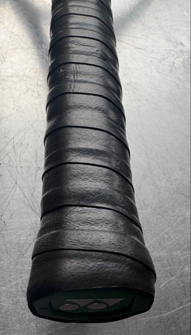 EZONE 100大坂なおみモデルグリップ2&Babolatのストリングス付き