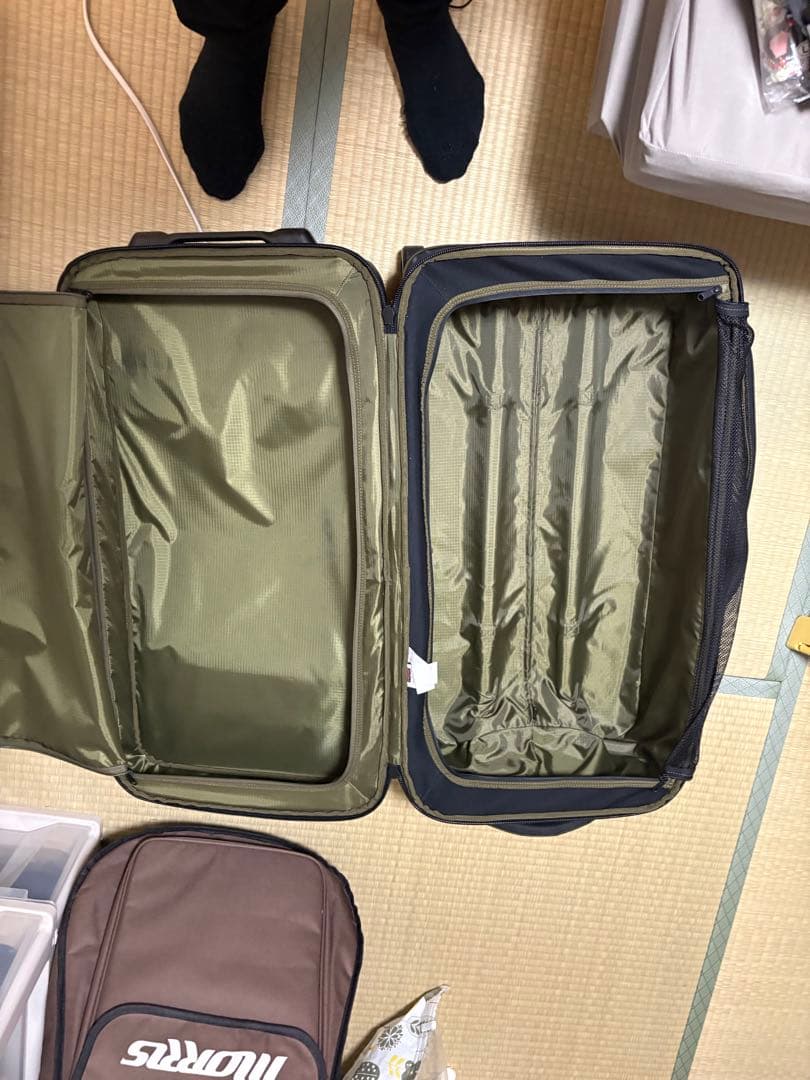 VOLCOM キャリーケース　GLOBETROTTER LUGGAGEブラック黒