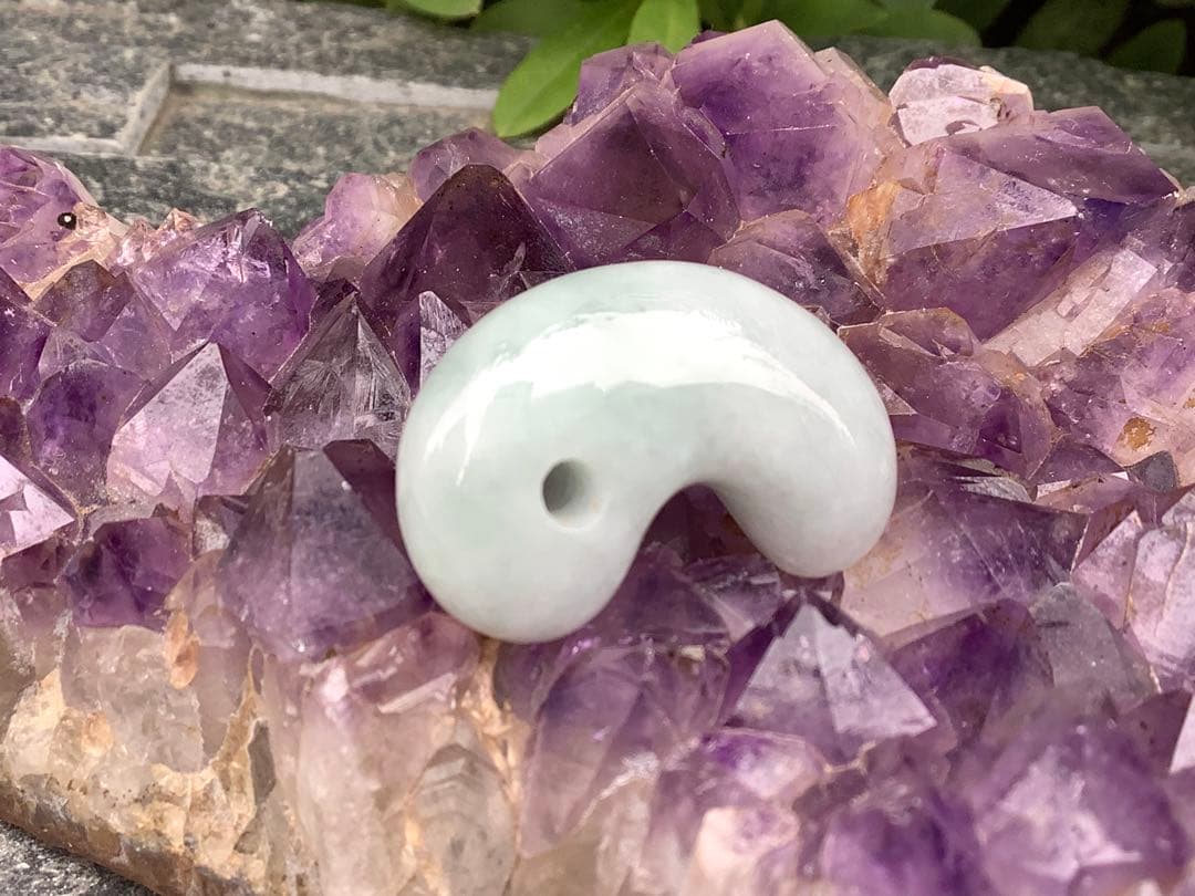 最低20万円以上の勾玉‼️御守り　糸魚川翡翠勾玉　商品に自信あり‼️鑑別書付本物を‼️