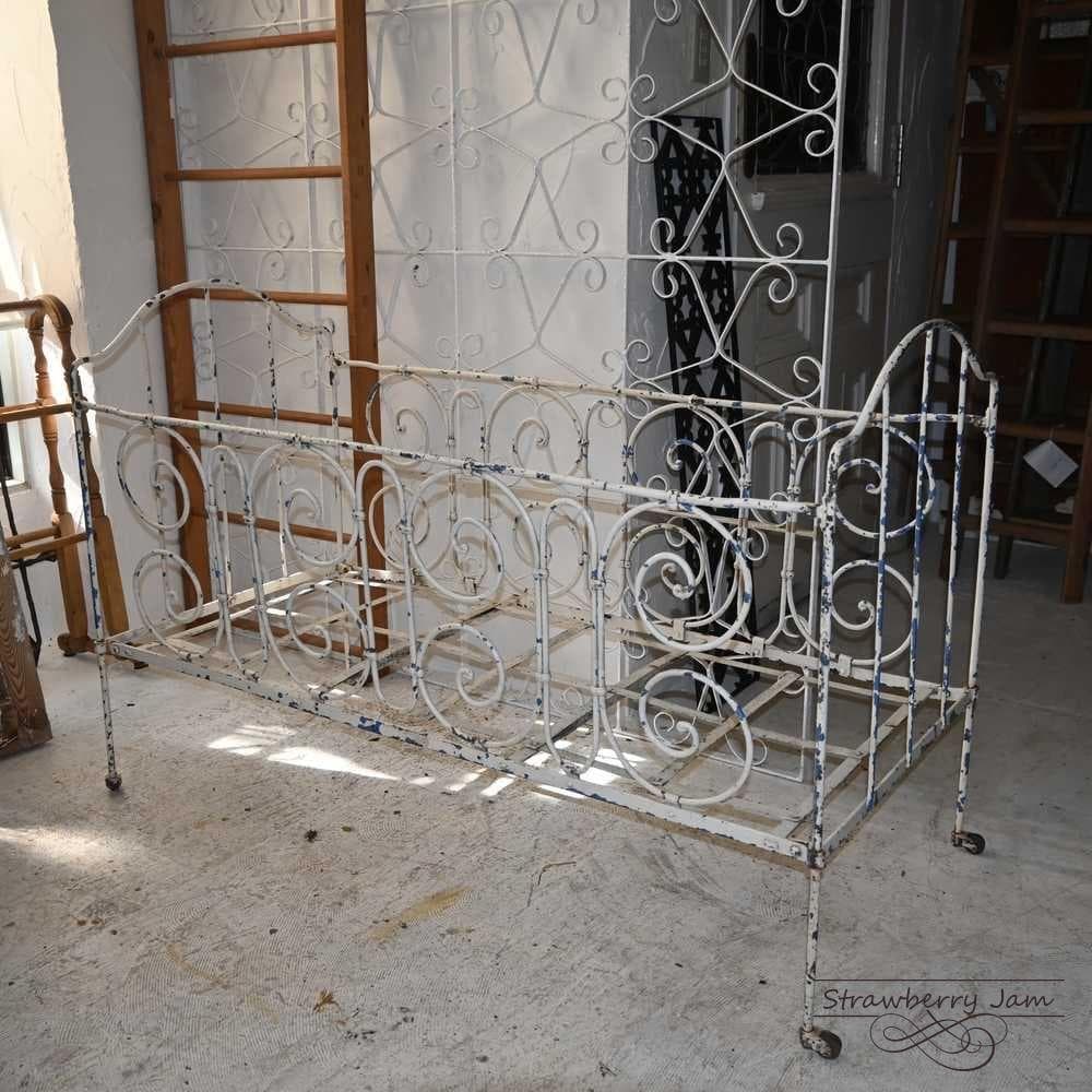 L3710-90 フランスアンティーク アイアン ガーデニング ベビーベット