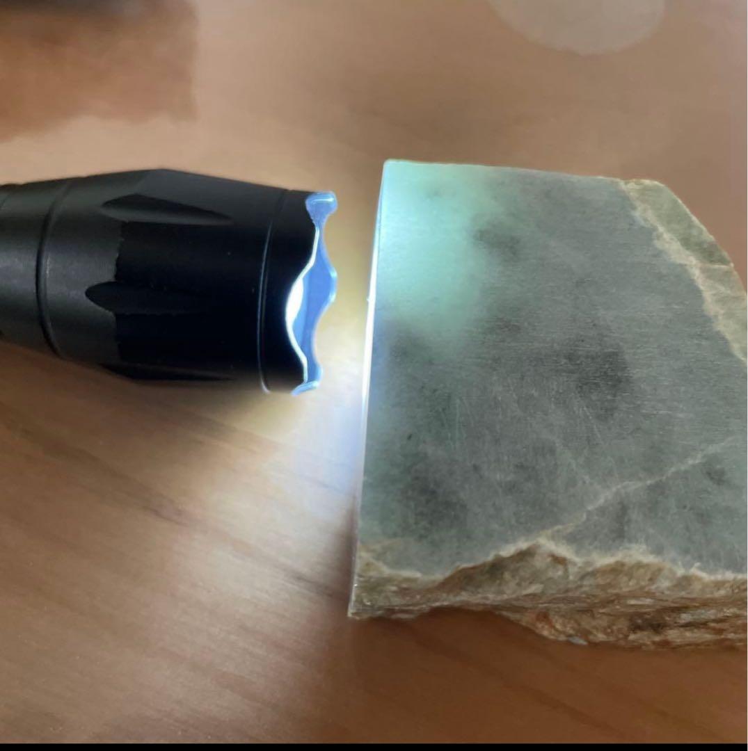 【国産鉱物】糸魚川翡翠　青海の山翡翠