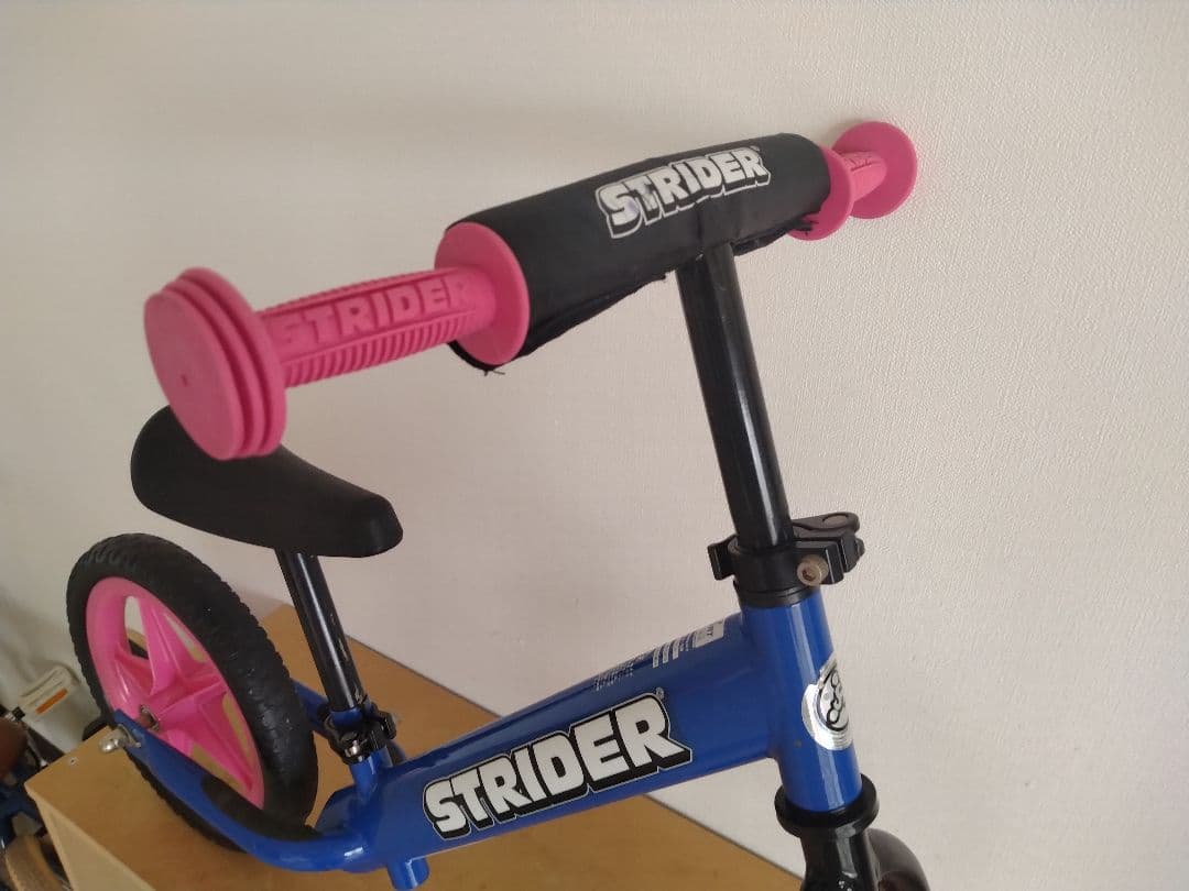 【室内保管】ストライダー スポーツ12インチ　ブルー×ピンク/STRIDER