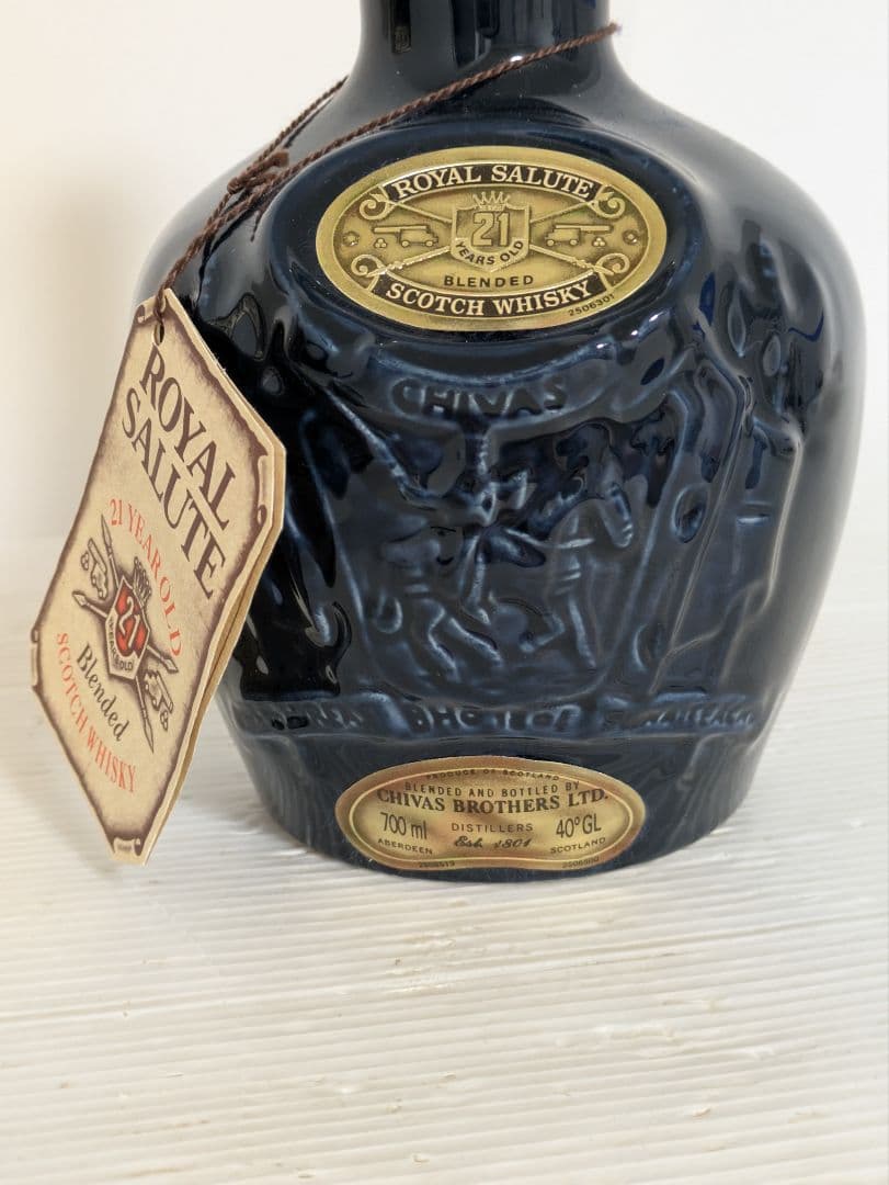 ロイヤルサルート 21年 青陶器ボトル 箱・巾着袋付き