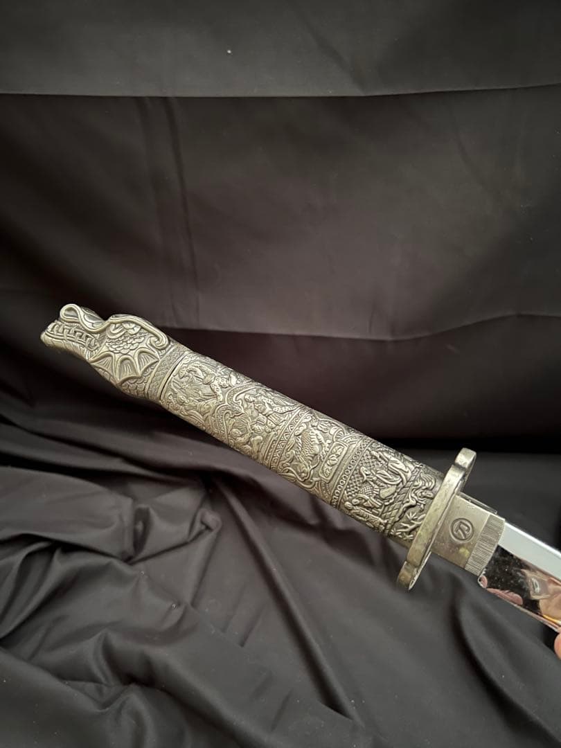 軍刀 龍頭模様銀柄　日本刀 模造刀 居合刀 武士道 鑑賞用 全長約101cm