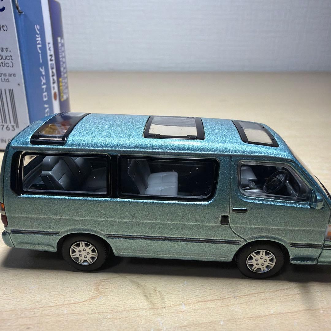 トミカ リミテッド　ビンテージ　アストロ　クラウンカスタム　サンバー　ハイエース
