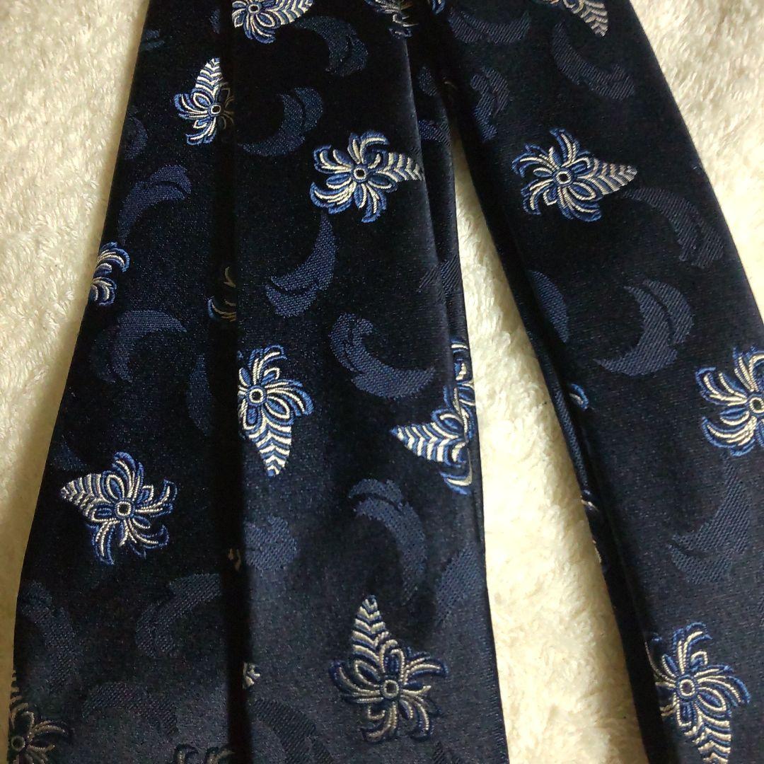 舘ひろし帰ってきたあぶない刑事ネクタイ