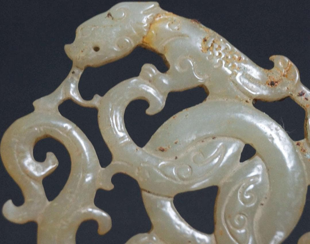 古玉 和田玉(ホータン)細工透かし彫り『獣』根付 緒締玉 玉佩 提げ物 装飾品