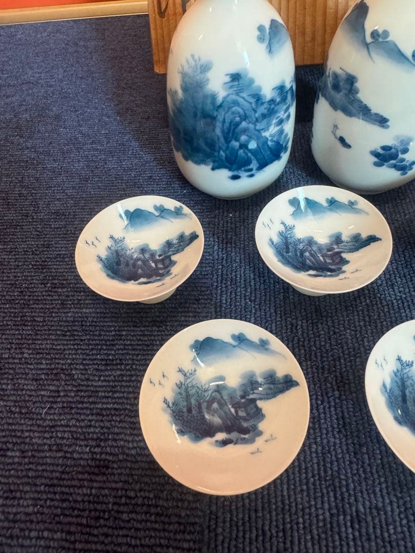 1884 有田焼　畑萬陶苑　染付山水　酒器セット　徳利2客　猪口5客　未使用