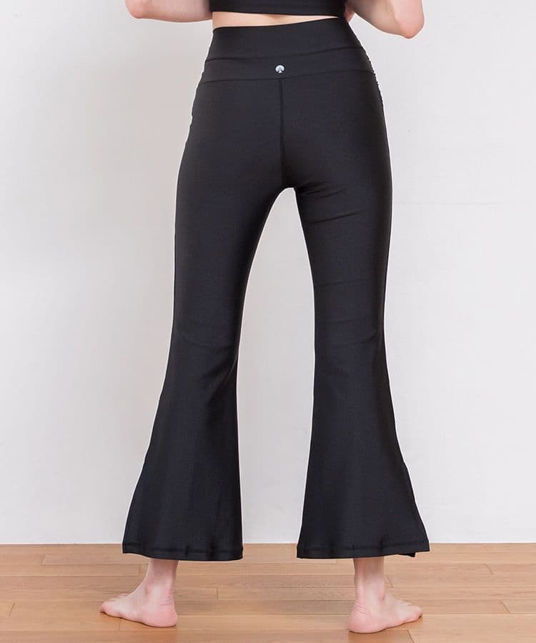 【SUKALA】シャインストレッチフィットパンツ　ブラック　M