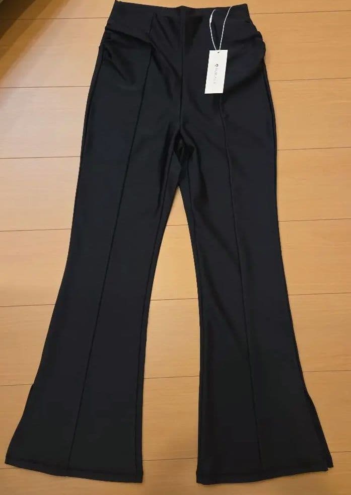 【SUKALA】シャインストレッチフィットパンツ　ブラック　M