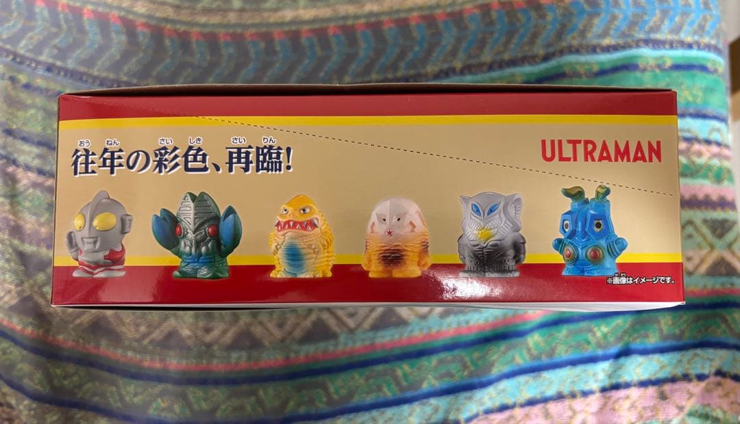 ウルトラ怪獣のレトロカラーの手のひらサイズフィギュア12体セット。