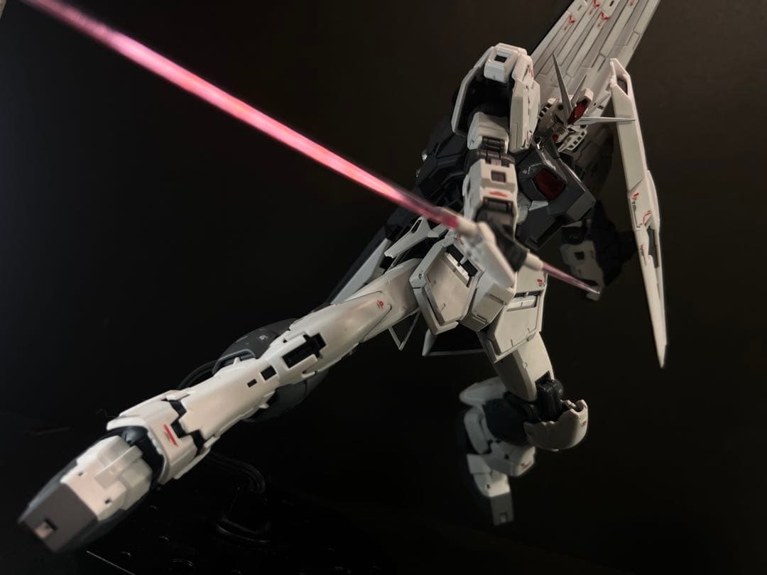 ガンプラ全塗装完成品　RG νガンダム　ファーストロットカラー