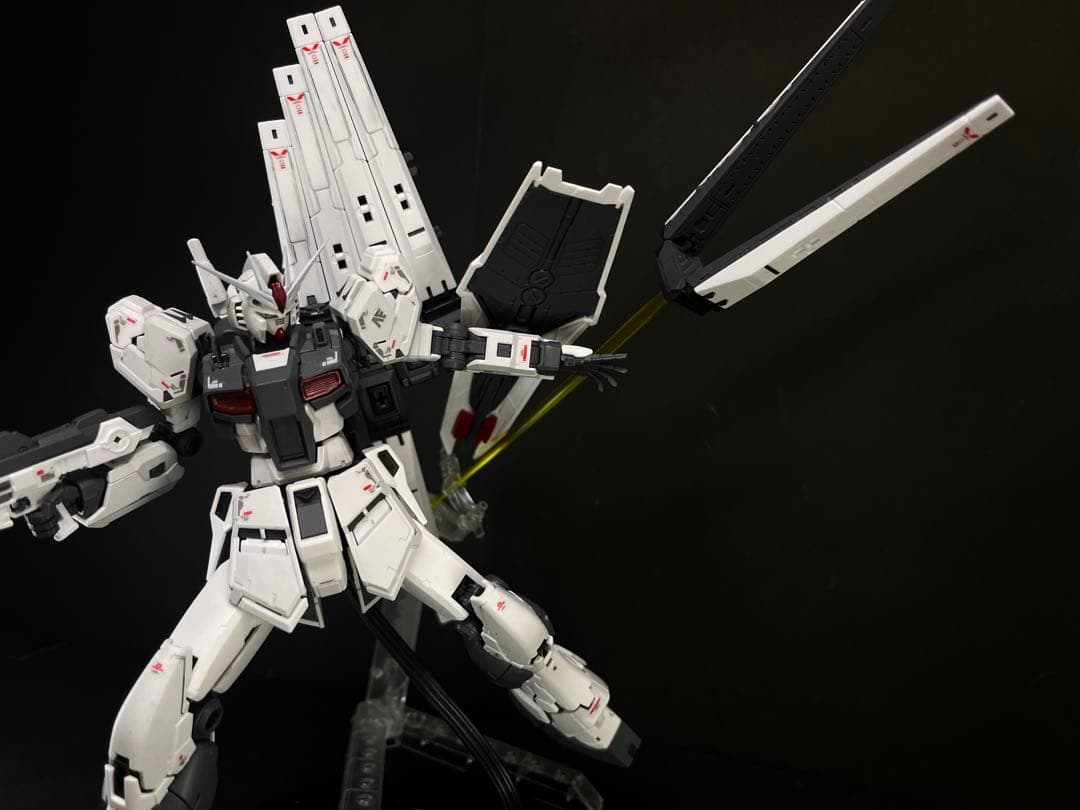 ガンプラ全塗装完成品　RG νガンダム　ファーストロットカラー