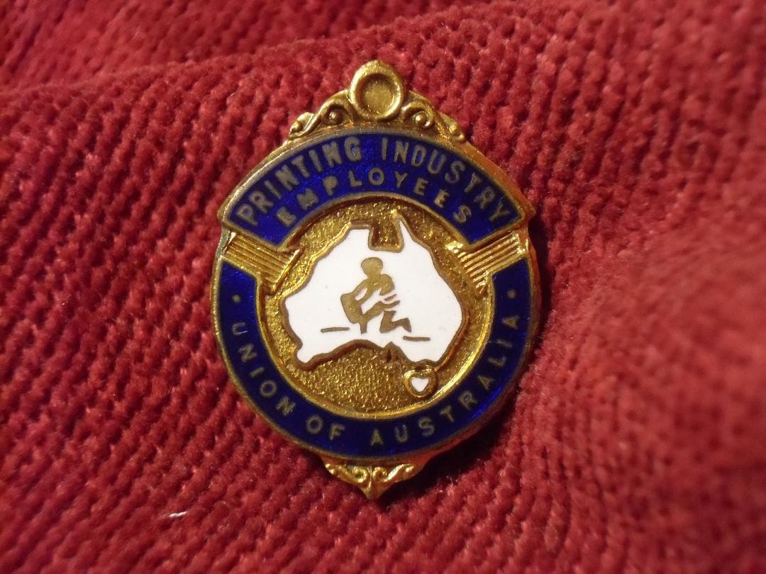 ＡＵオーストリアの勲章/徽章＊印刷産業従業員組合バッジ（実物）