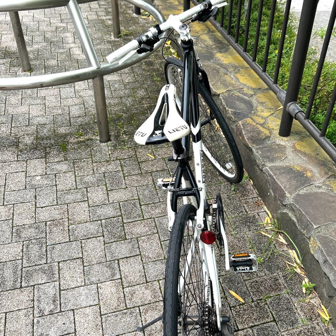 クロスバイク　ホワイト／ブラック　フェラーリ