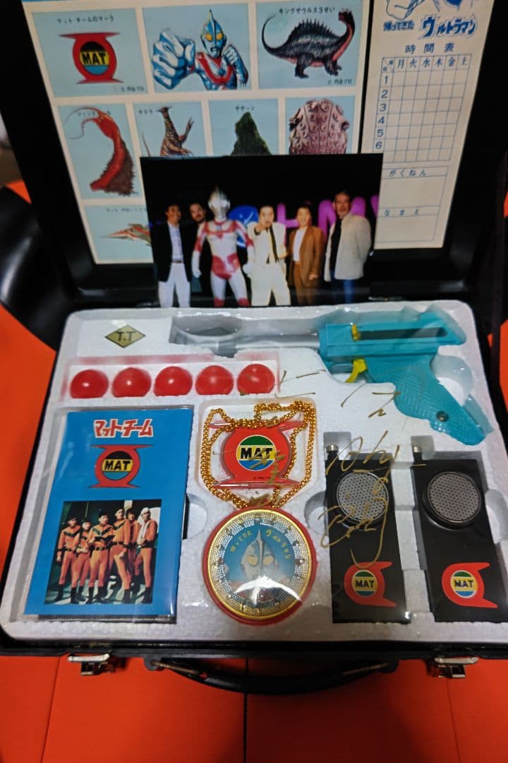 帰ってきたウルトラマン当時物タカトクマットチームセット郷,南隊員サインスチール付