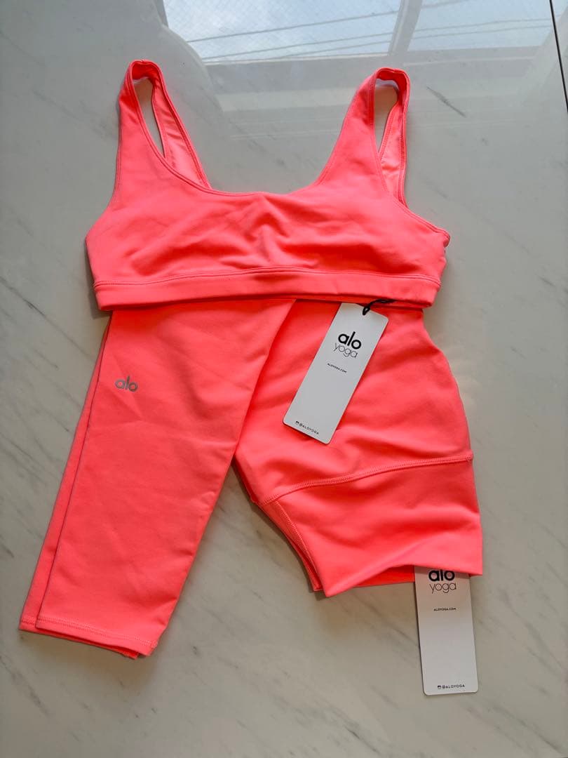 【新品未使用】aloyoga トップス　レギンス　上下セット