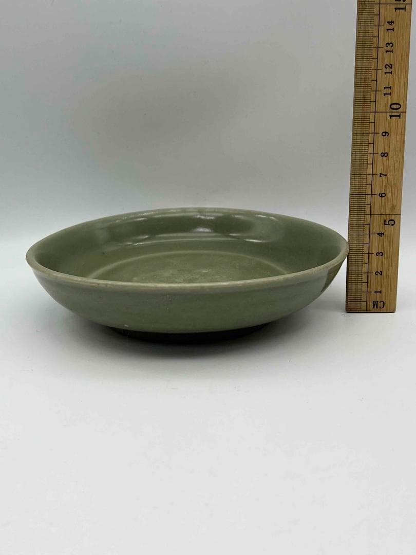 元時代　青磁　龍泉窯刻牡丹花盤　青磁皿　唐物　古賞物　時代物(E-84)