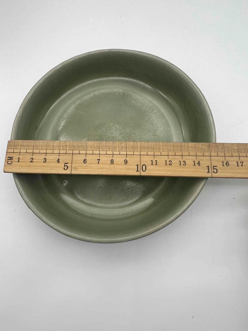 元時代　青磁　龍泉窯刻牡丹花盤　青磁皿　唐物　古賞物　時代物(E-84)