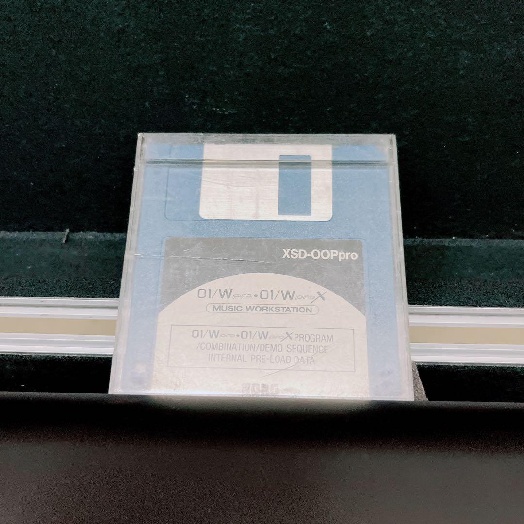 KORG コルグ　シンセサイザー　01/W pro ハードケース付き　N1438