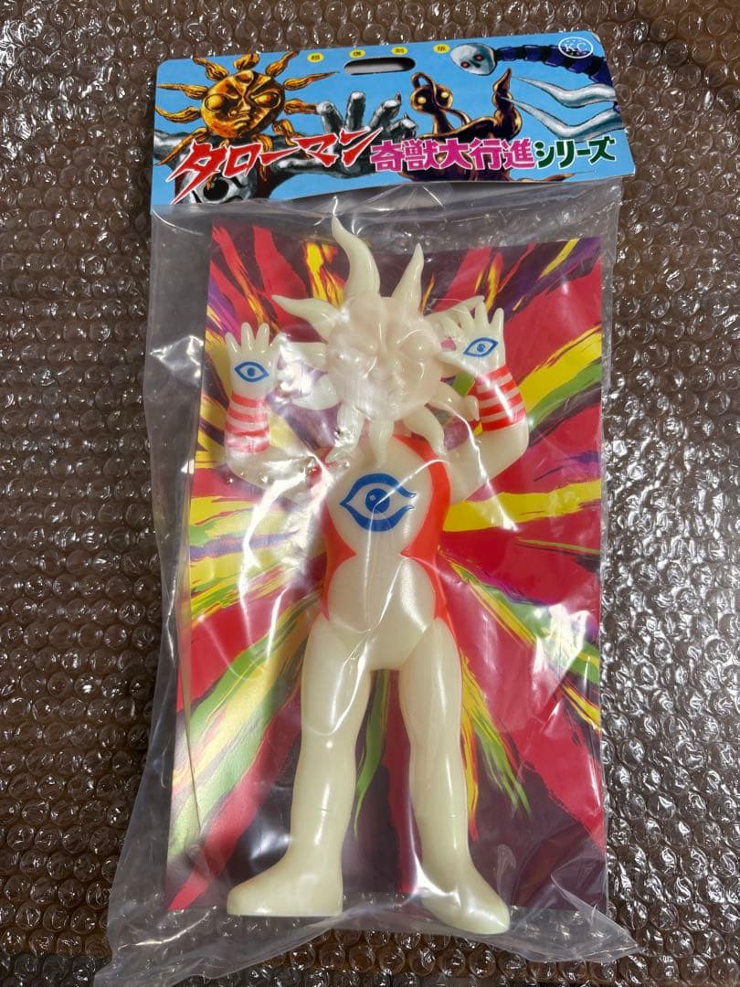 新品未開封 タローマン　ソフビ　蓄光カラー　岡本太郎　鷲野デパート名品展