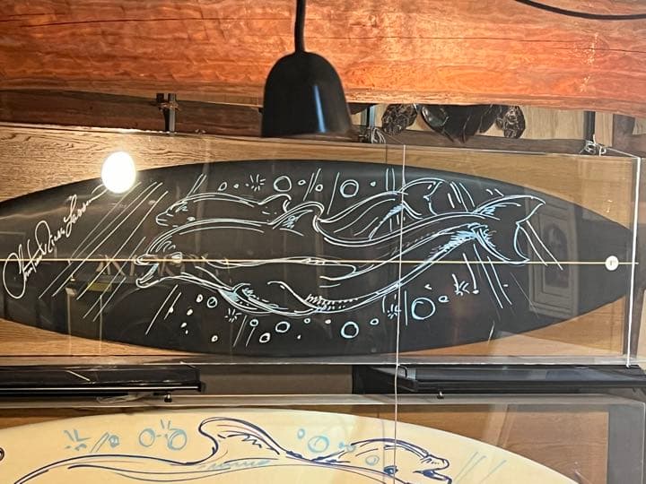 ラッセン直筆サーフボード黒色