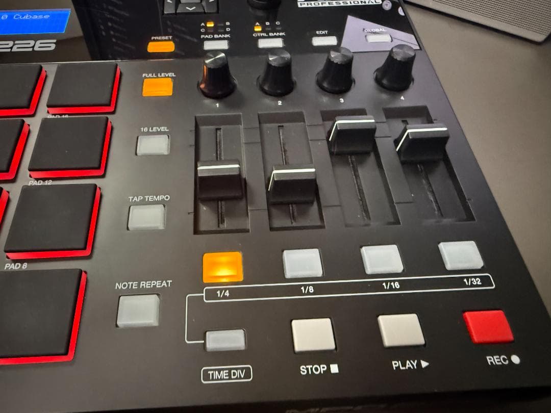 c*k様 美品・使用極小　AKAI MPD226