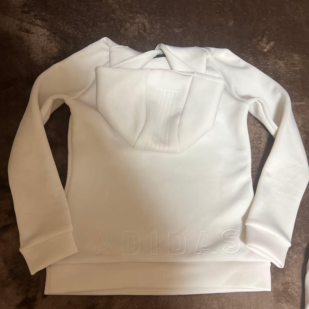 adidas レディース セットアップ　ホワイト