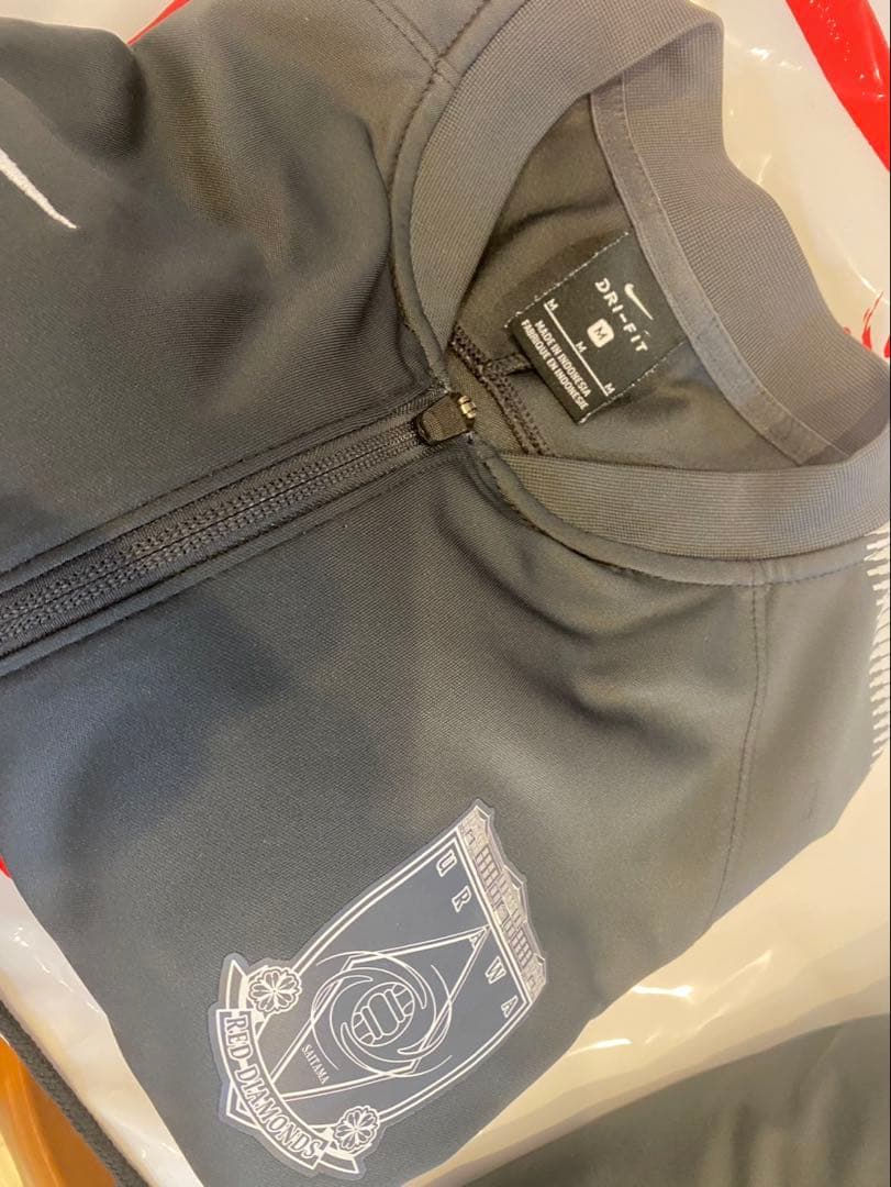 浦和レッズ　非売品　支給　実使用品　移動着　練習着