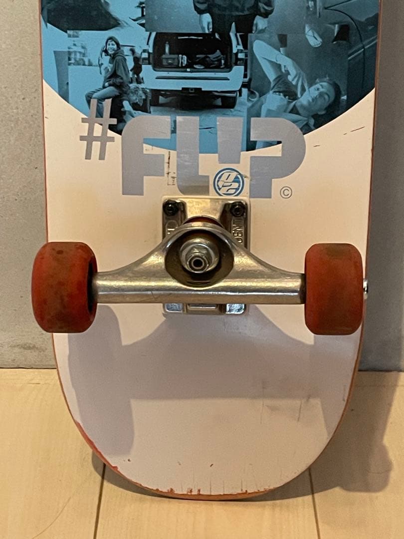 FLIPスケートボード　完成品　8インチ　INDEPENDENT チタニウム