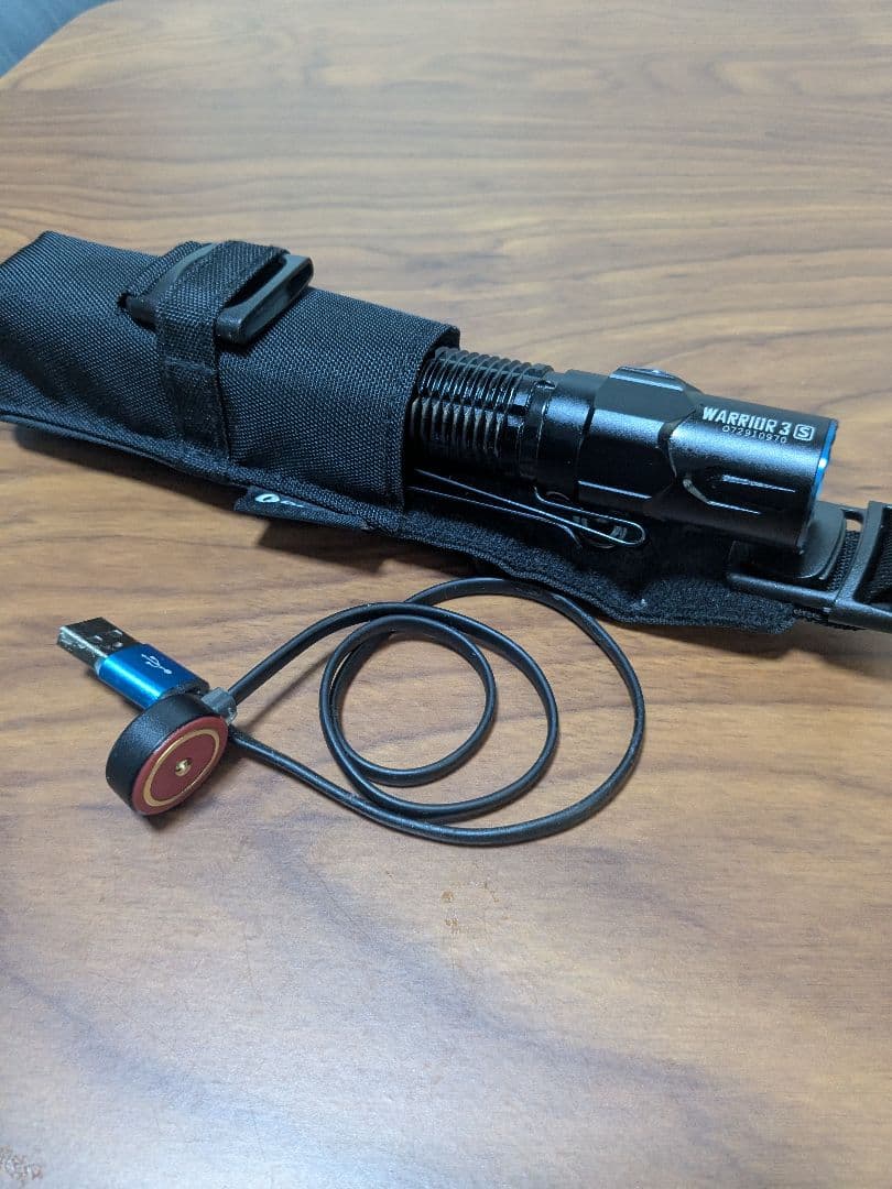 美品✨ OLIGHT WARRIOR 3S 懐中電灯 USB充電 ケース付